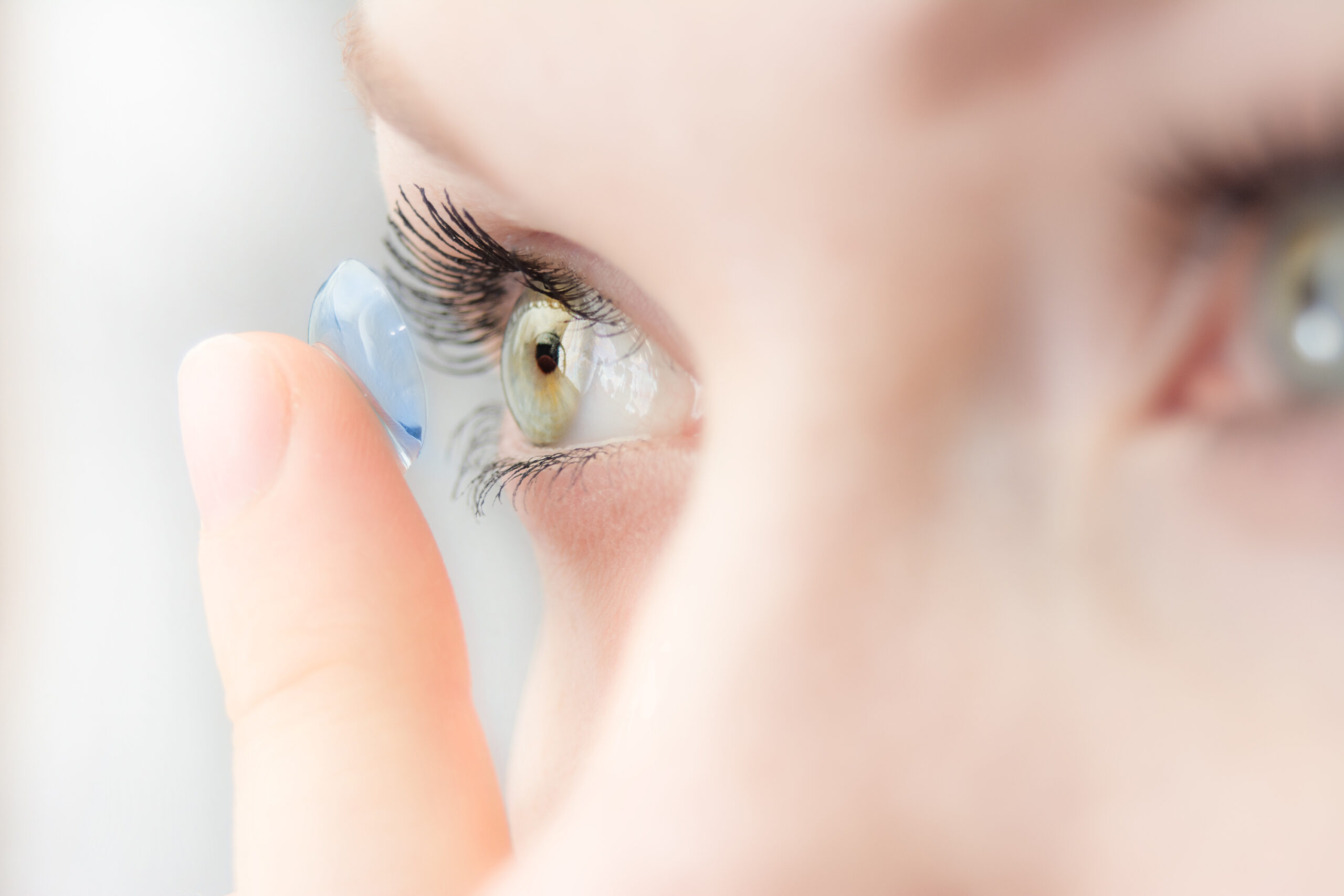 Kako se koriste i čiste meke kontaktne leće?